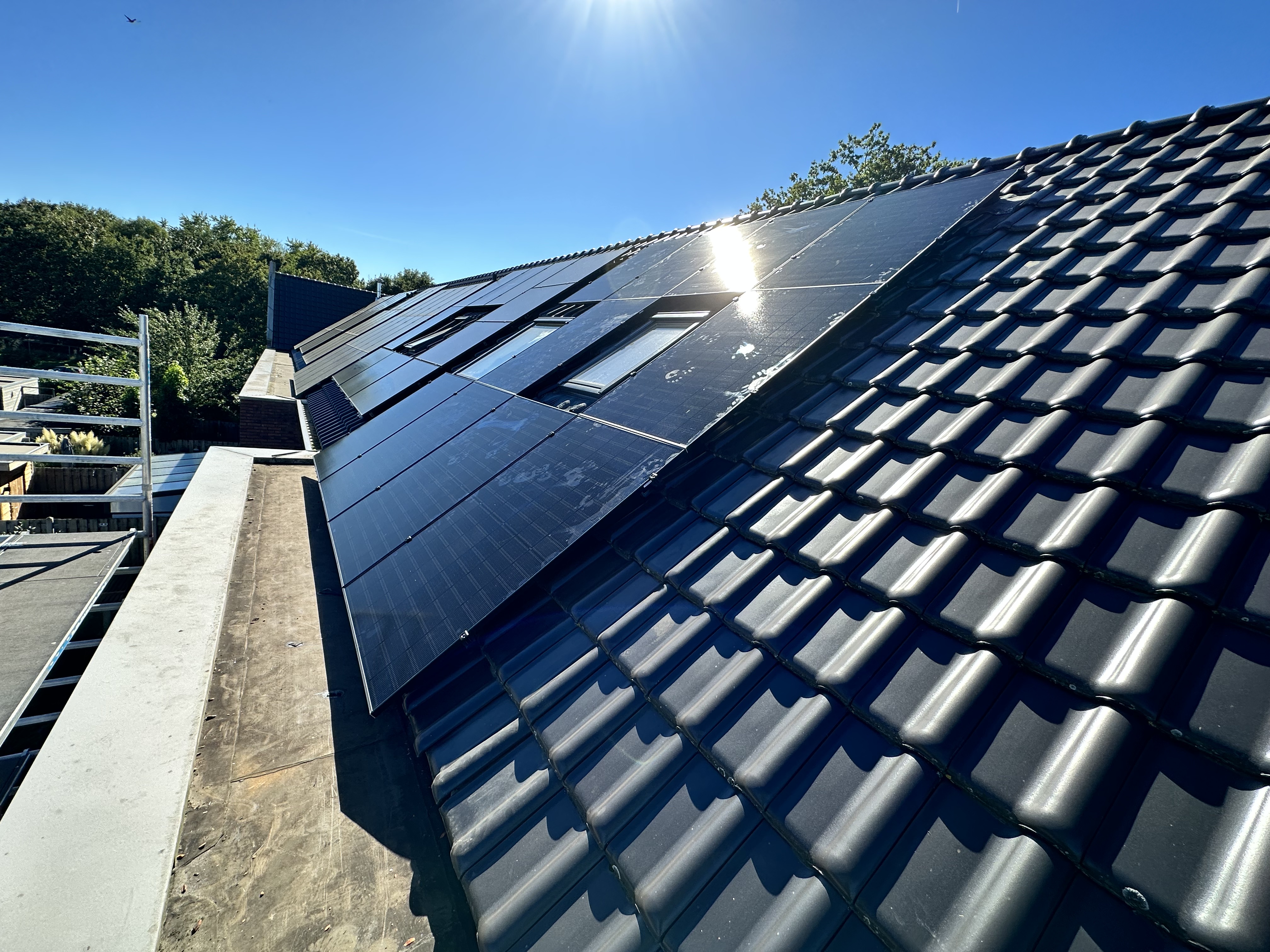 18 All Black zonnepanelen in Apeldoorn