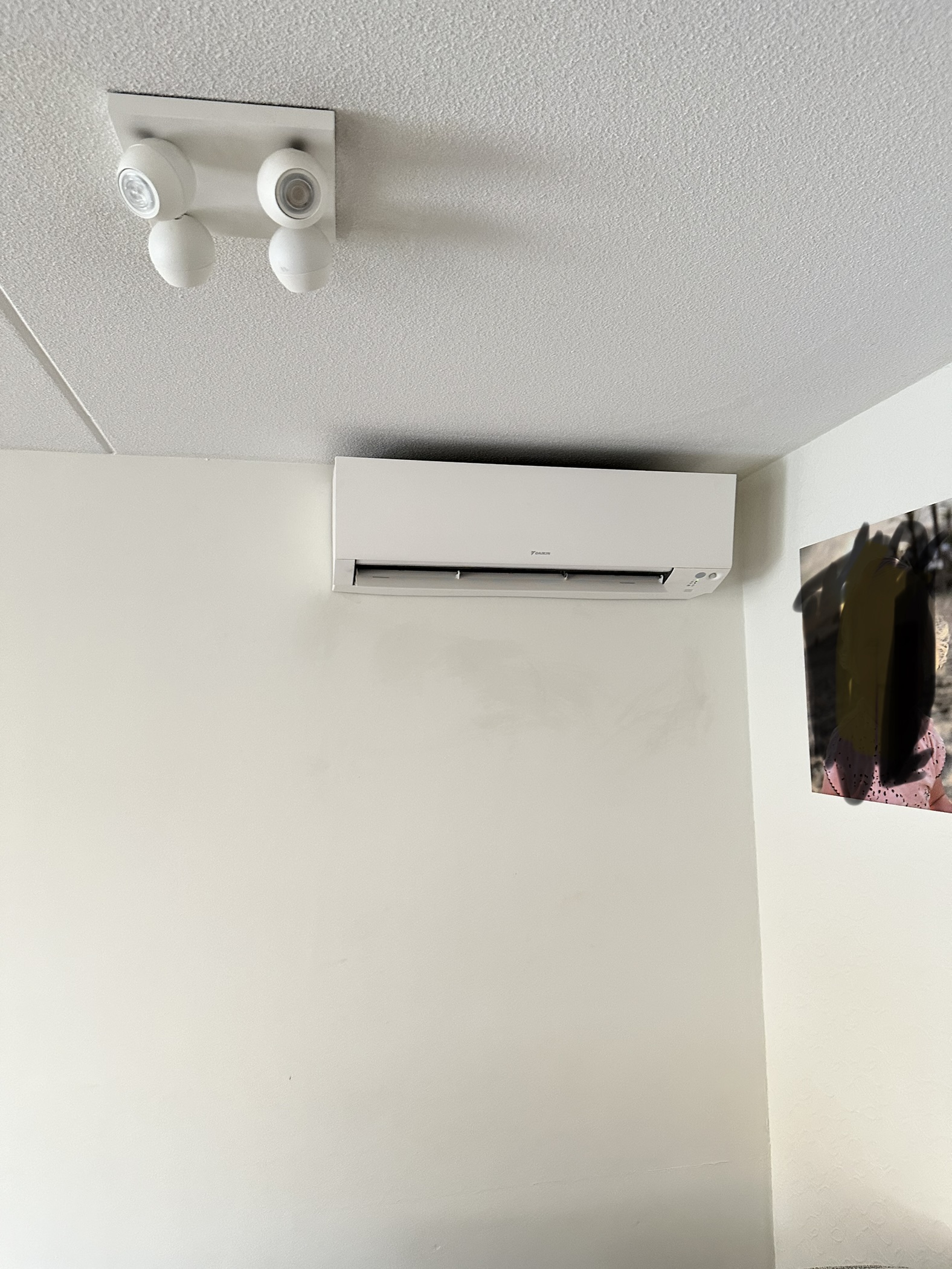 Krachtige airco installatie in woonkamer, Apeldoorn