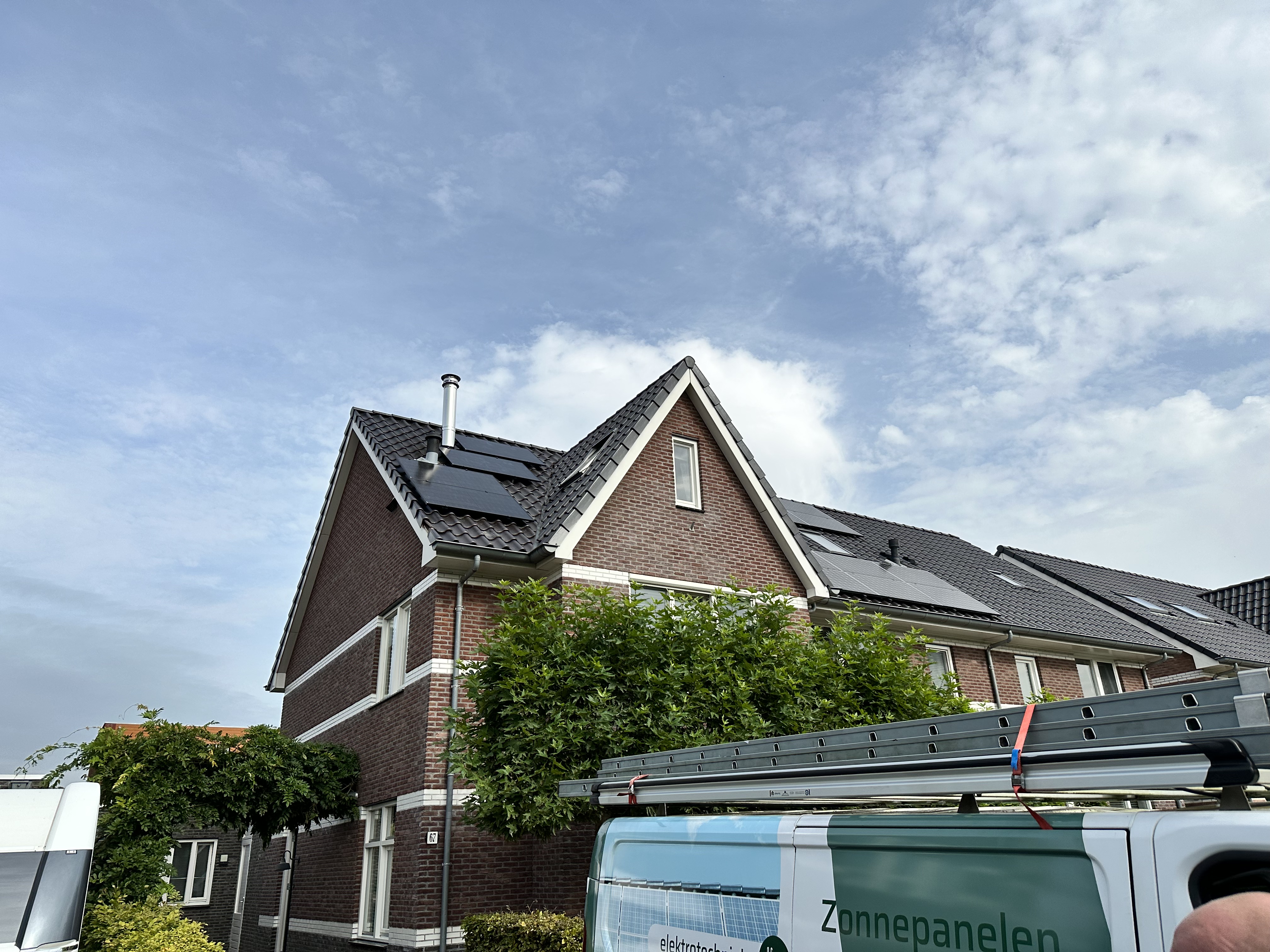 9 zonnepanelen en omvormers in Apeldoorn