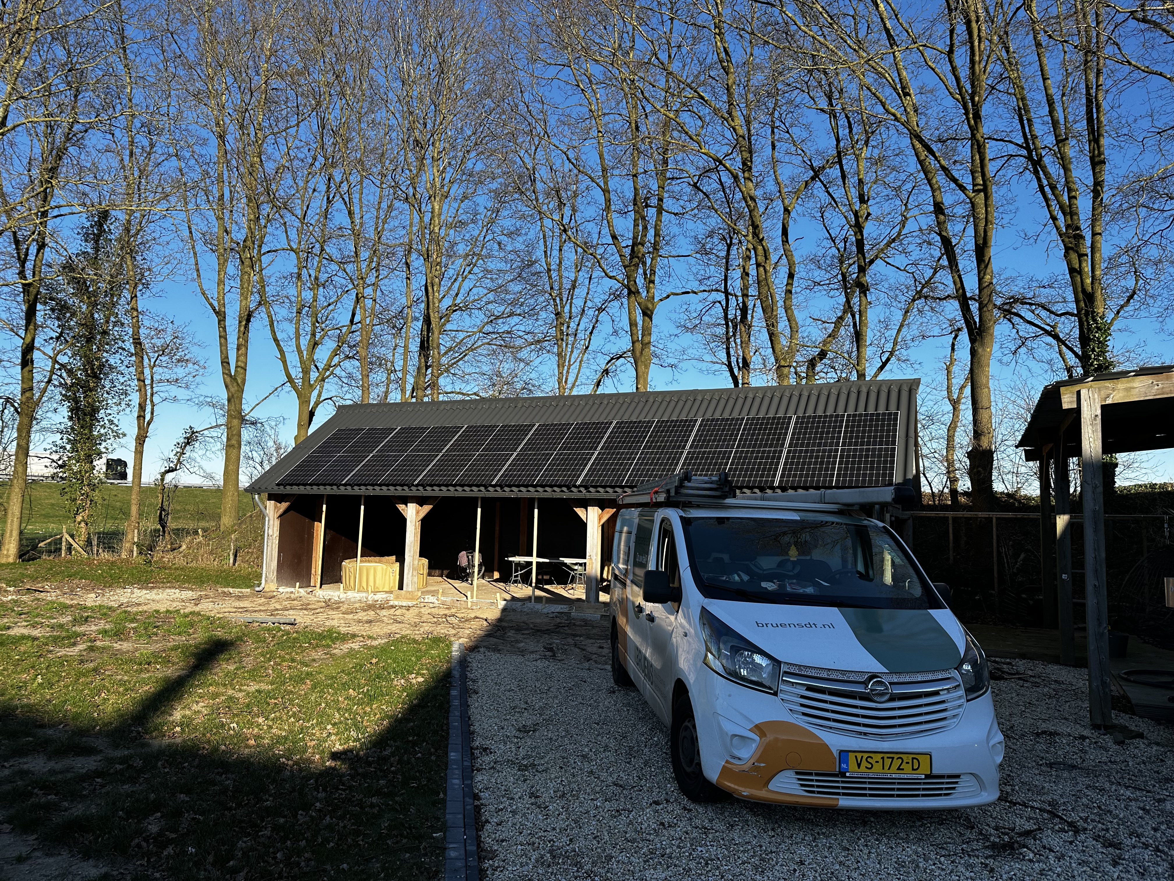 Zonnige installatie op bijgebouw in Wilp