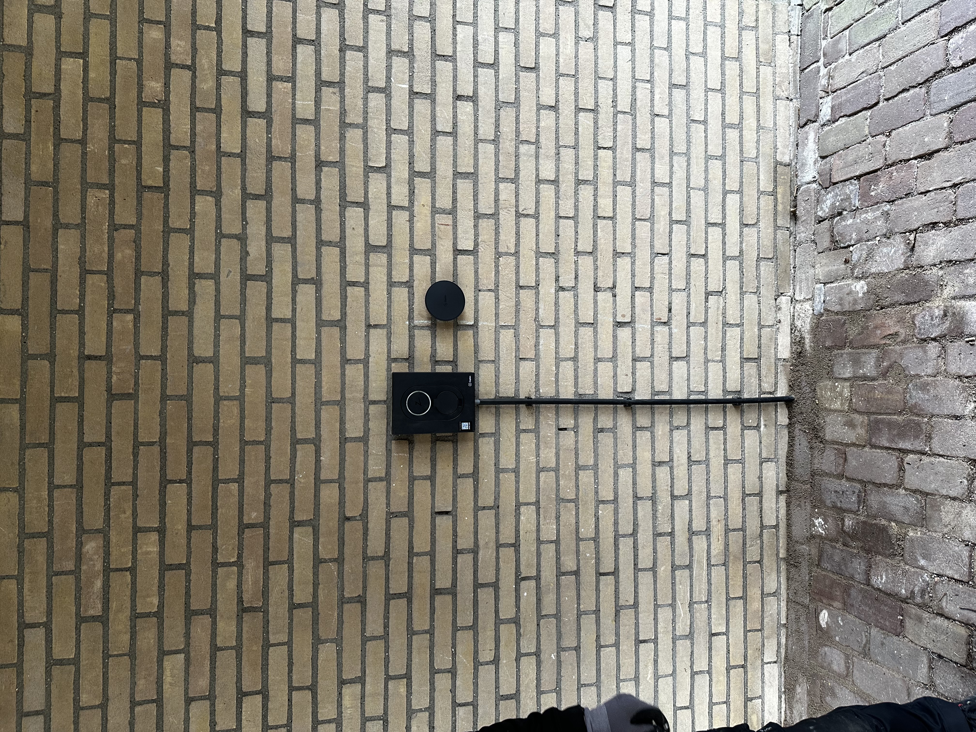 Efficiënte laadpaalinstallatie bij carport in Apeldoorn