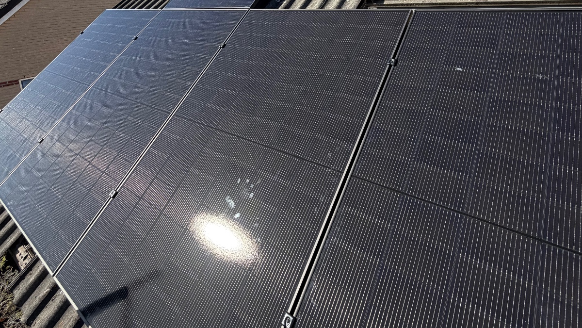 8 zonnepanelen geplaatst in Apeldoorn