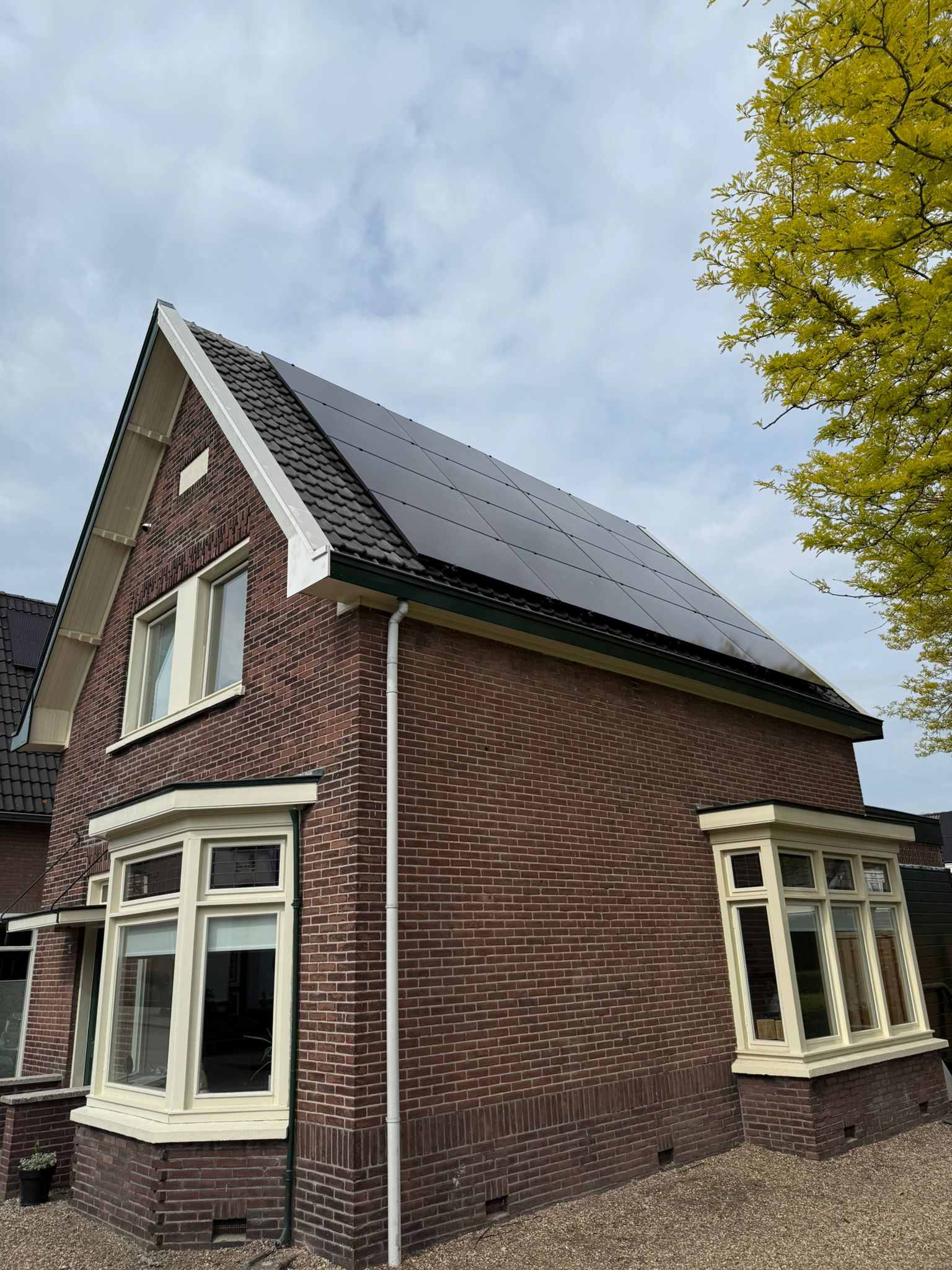 16 zonnepanelen geplaatst in Apeldoorn