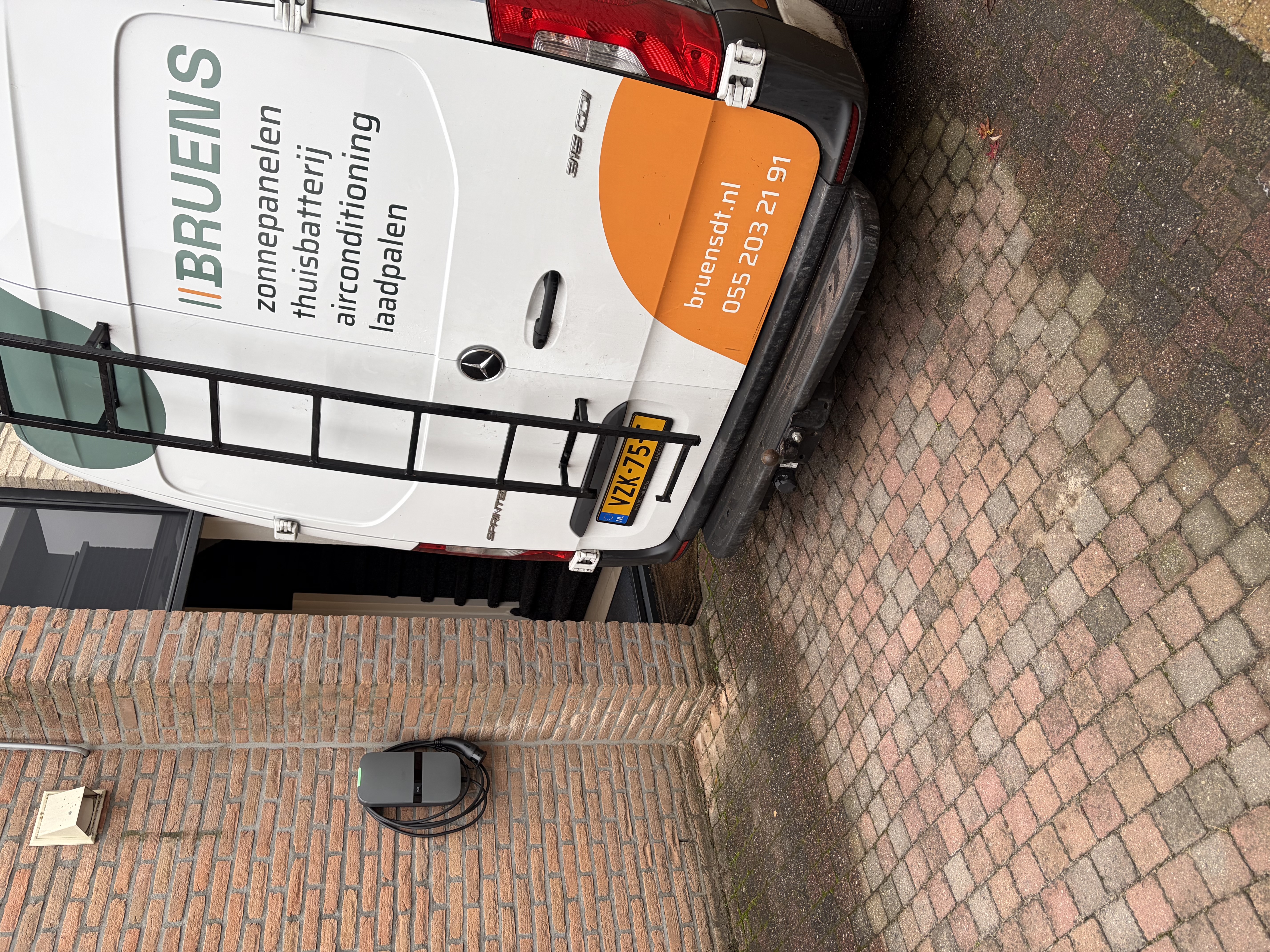 Energiezuinige laadpaal met zonne-energie in Apeldoorn