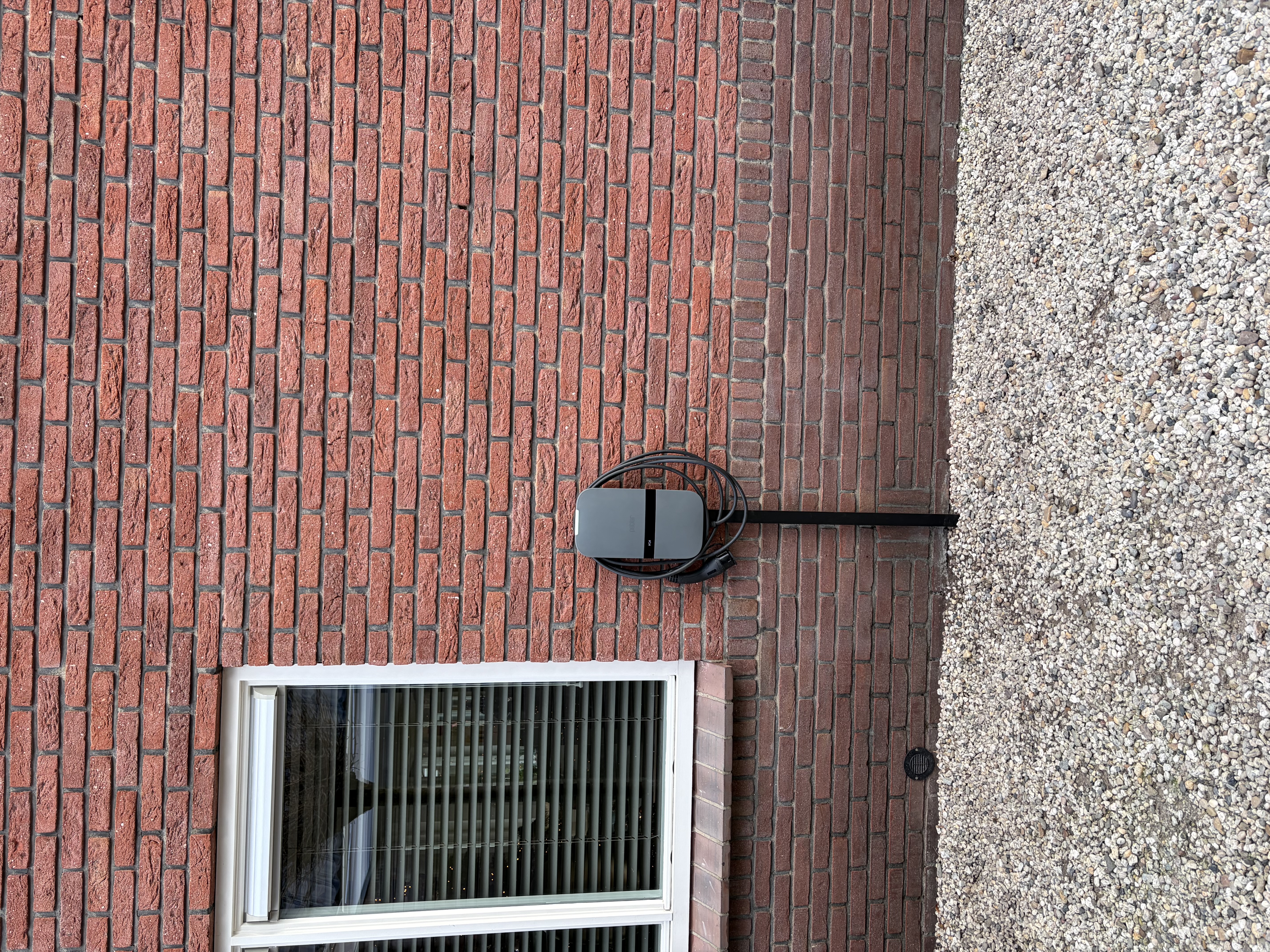 Efficiënte laadoplossing op oprit in Apeldoorn