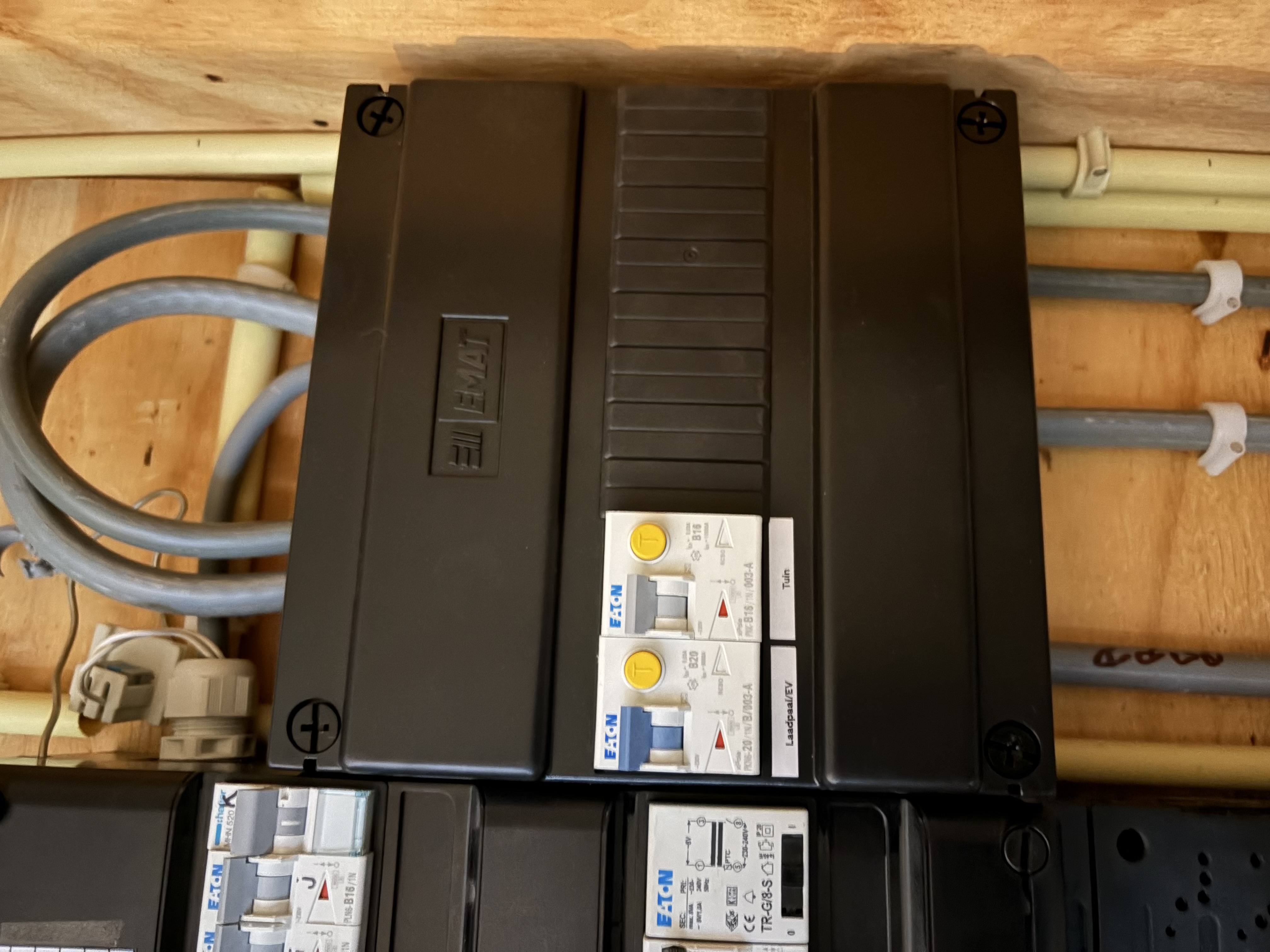 Tuininstallatie met 2 groepen in Apeldoorn