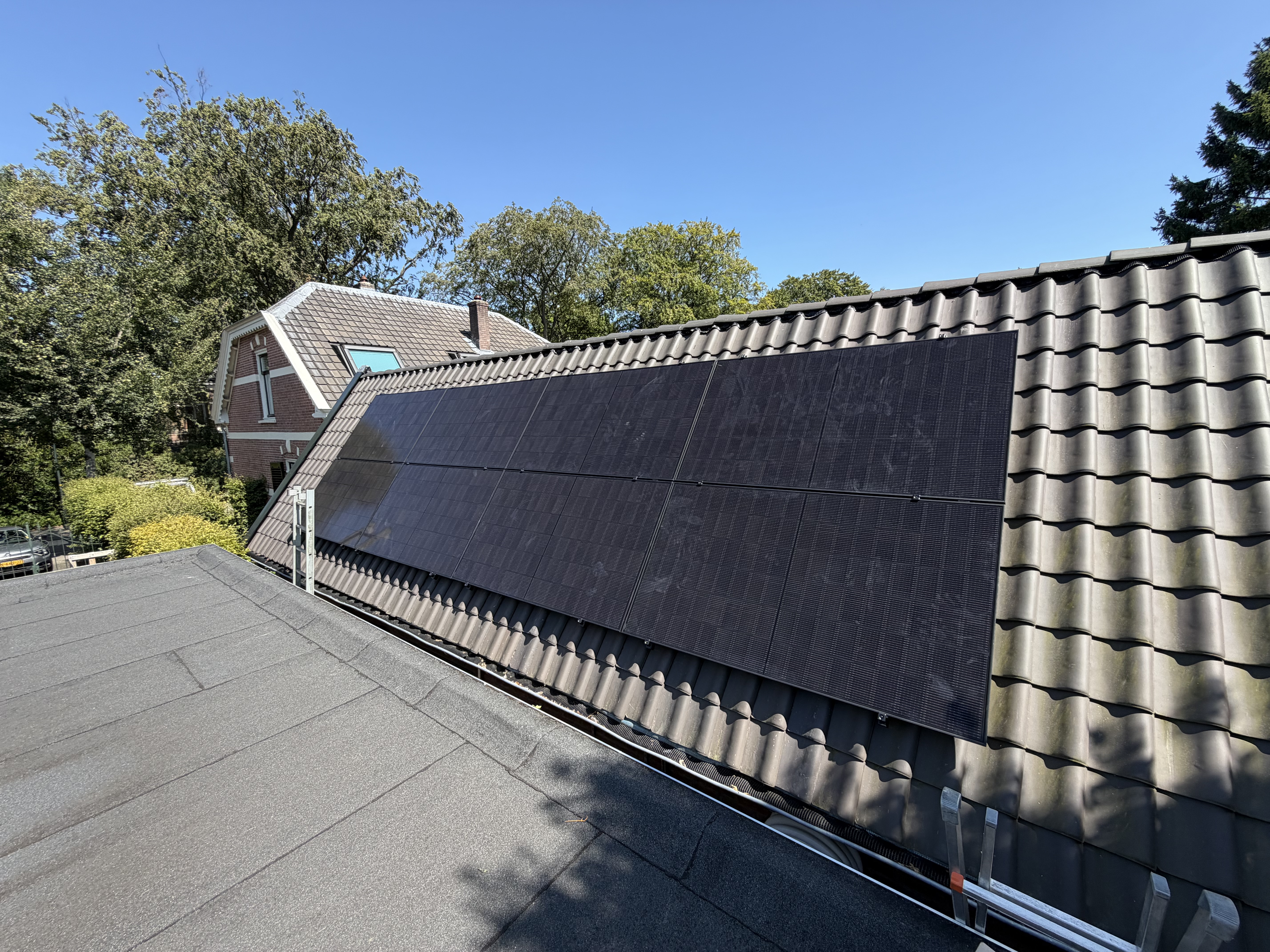 12 zonnepanelen met hybride omvormer in Apeldoorn