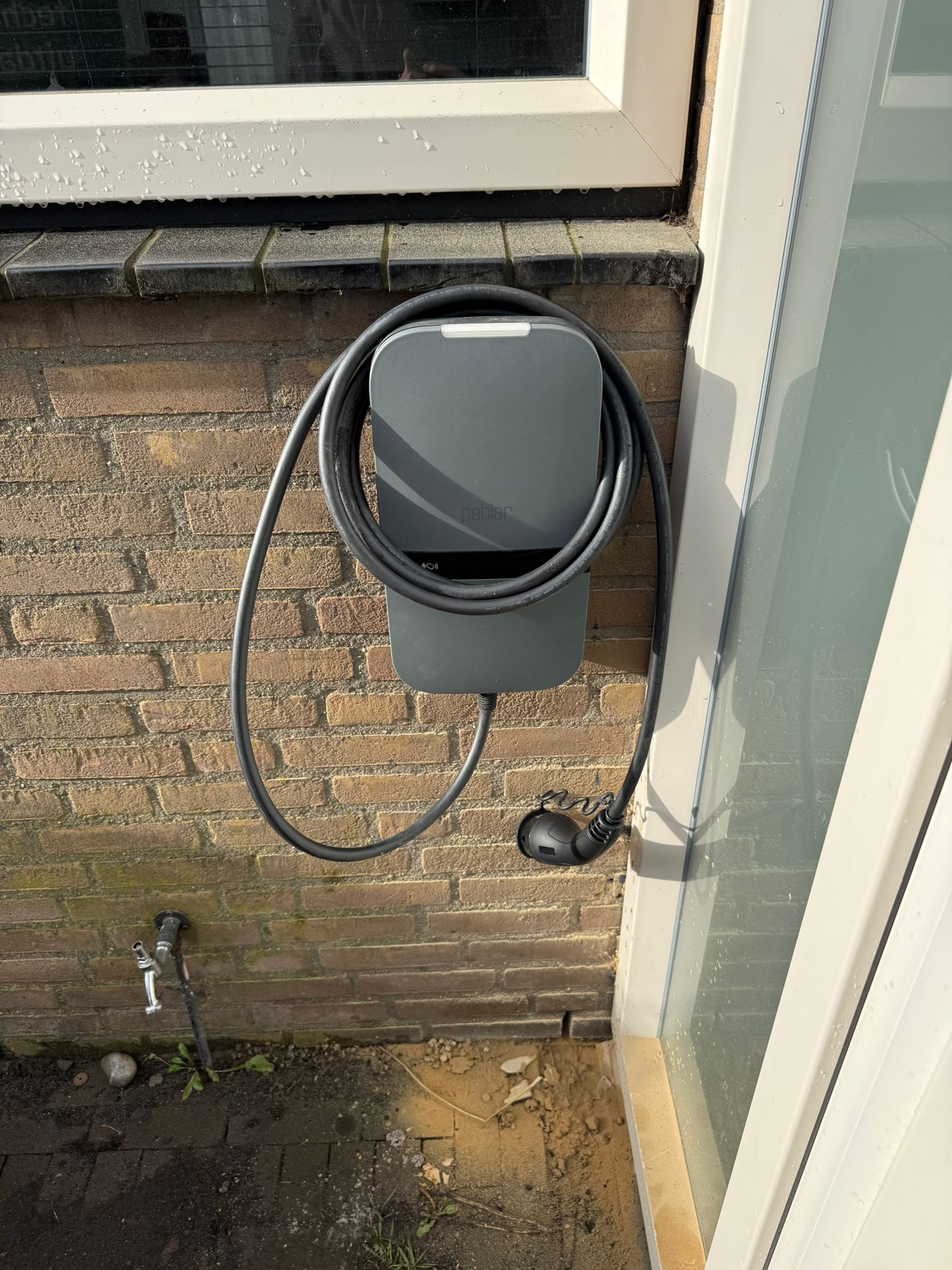 Slimme laadpaal aan gevel in Apeldoorn
