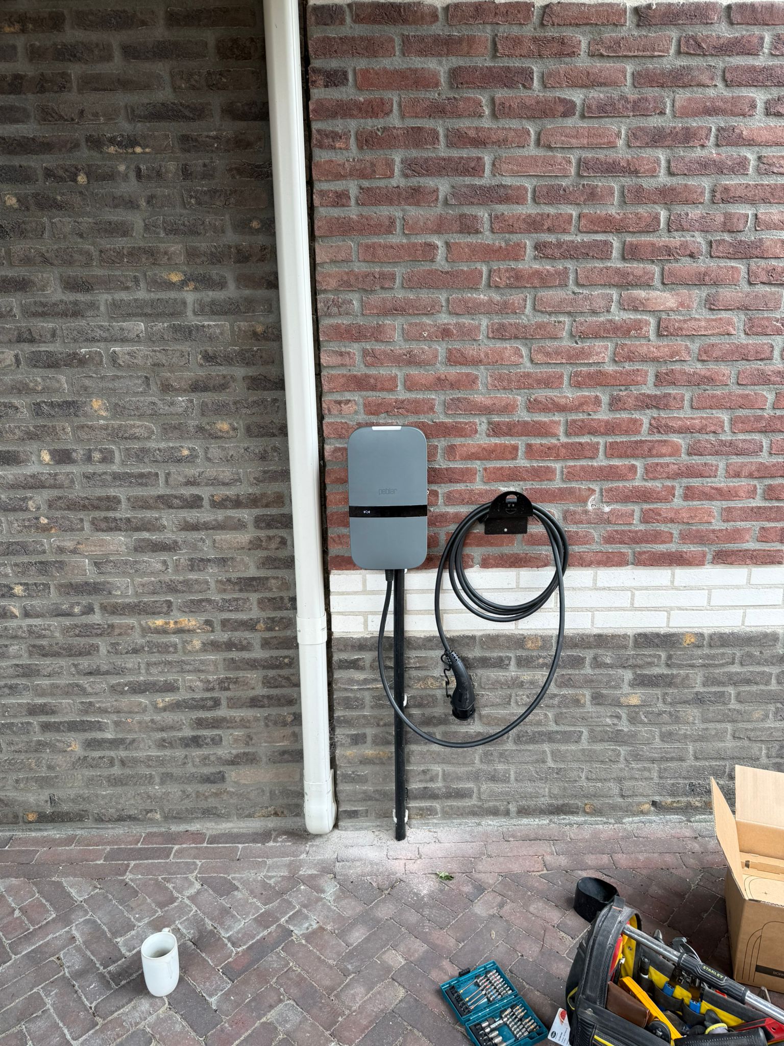Peblar laadpaal vervangen in Apeldoorn